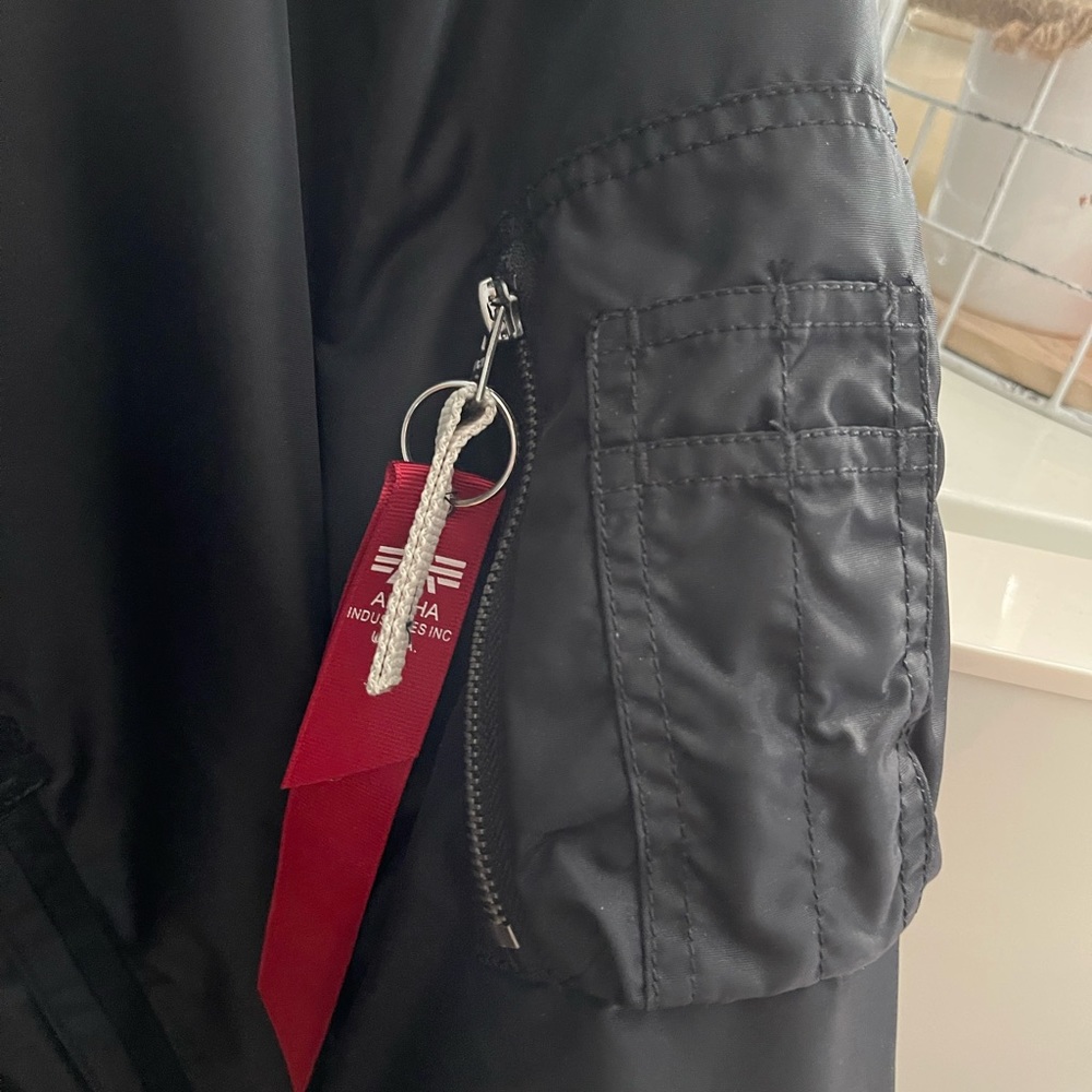 Alpha Industries B-15 Heritage Bomber Jacket - Picture 5 of 6
